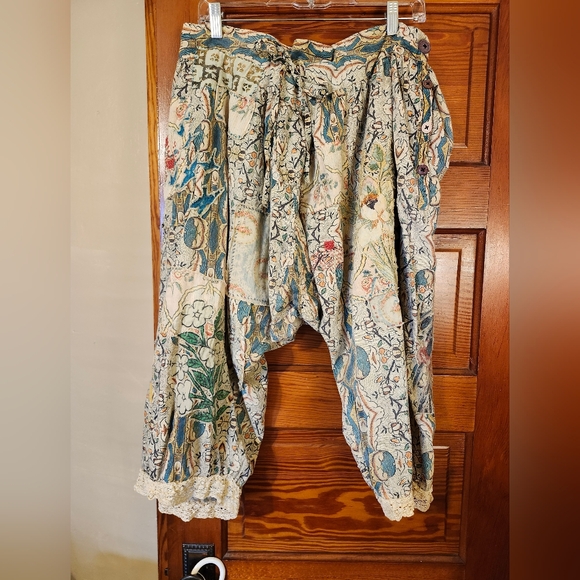 Magnolia Pearl Bloomers - Picture 2 of 13